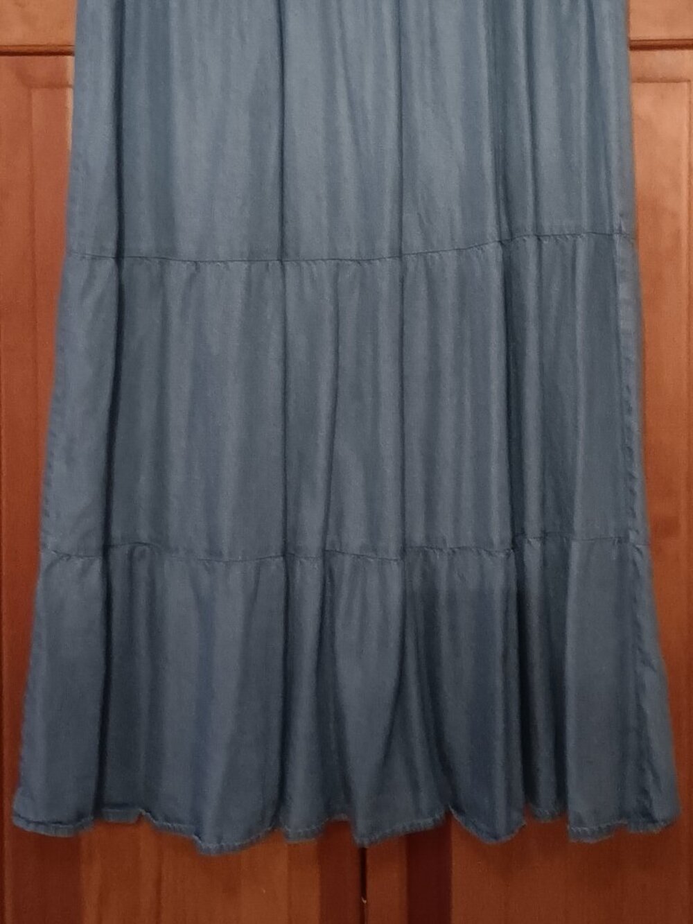 Chaps Women's Tiered Chambray Skirt, size M - Picture 2 of 5